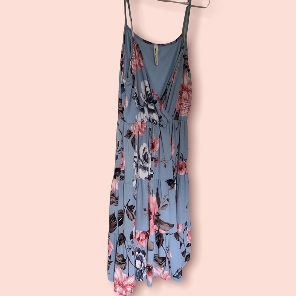 😎Light blue floral dress. Silky/soft material. Vanilla Bay brand. Size L